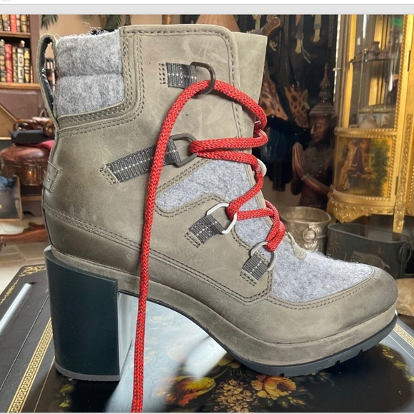 NEW ! Sorel Women's Black Leather Lace Up Ankle Rain Boots 8.5 NEW WATERPROOF - Picture 3 of 12